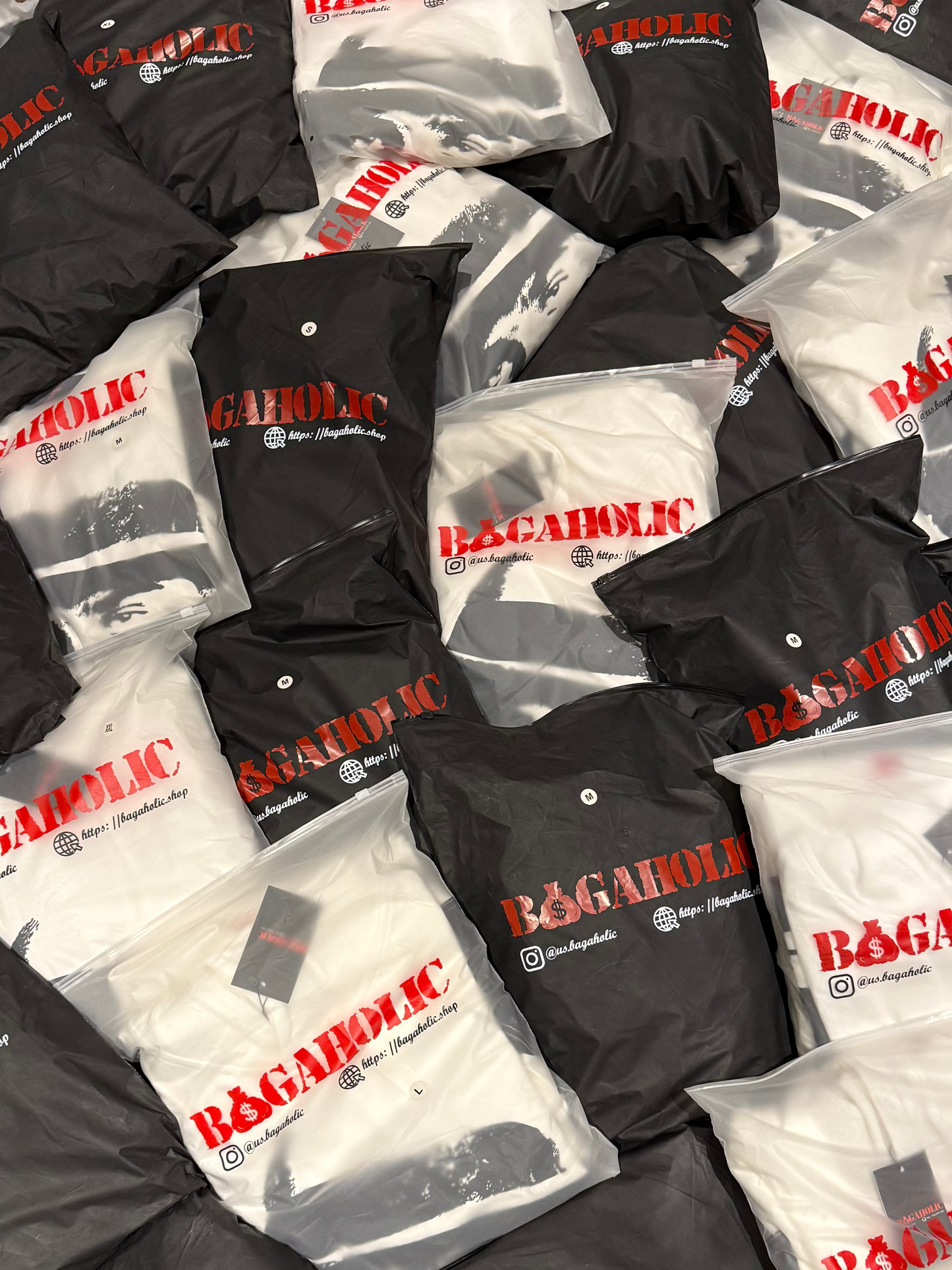 BAGAHOLIC (SMDMM) Sweatsuit (Black)